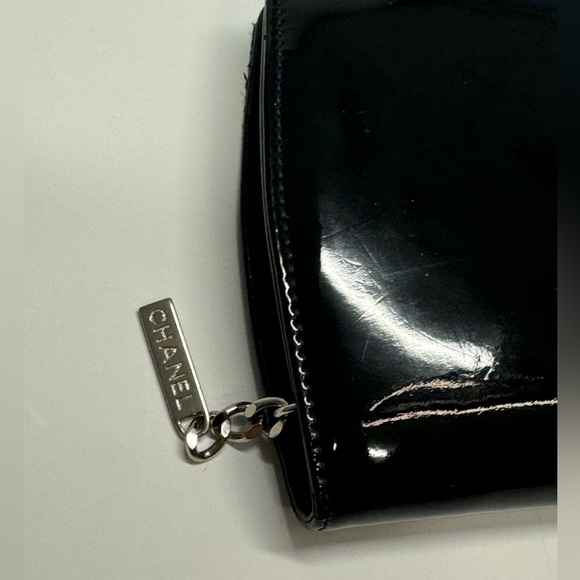 11720 Chanel Patent Leather Zip Wallet with authenticity card - Picture 2 of 9